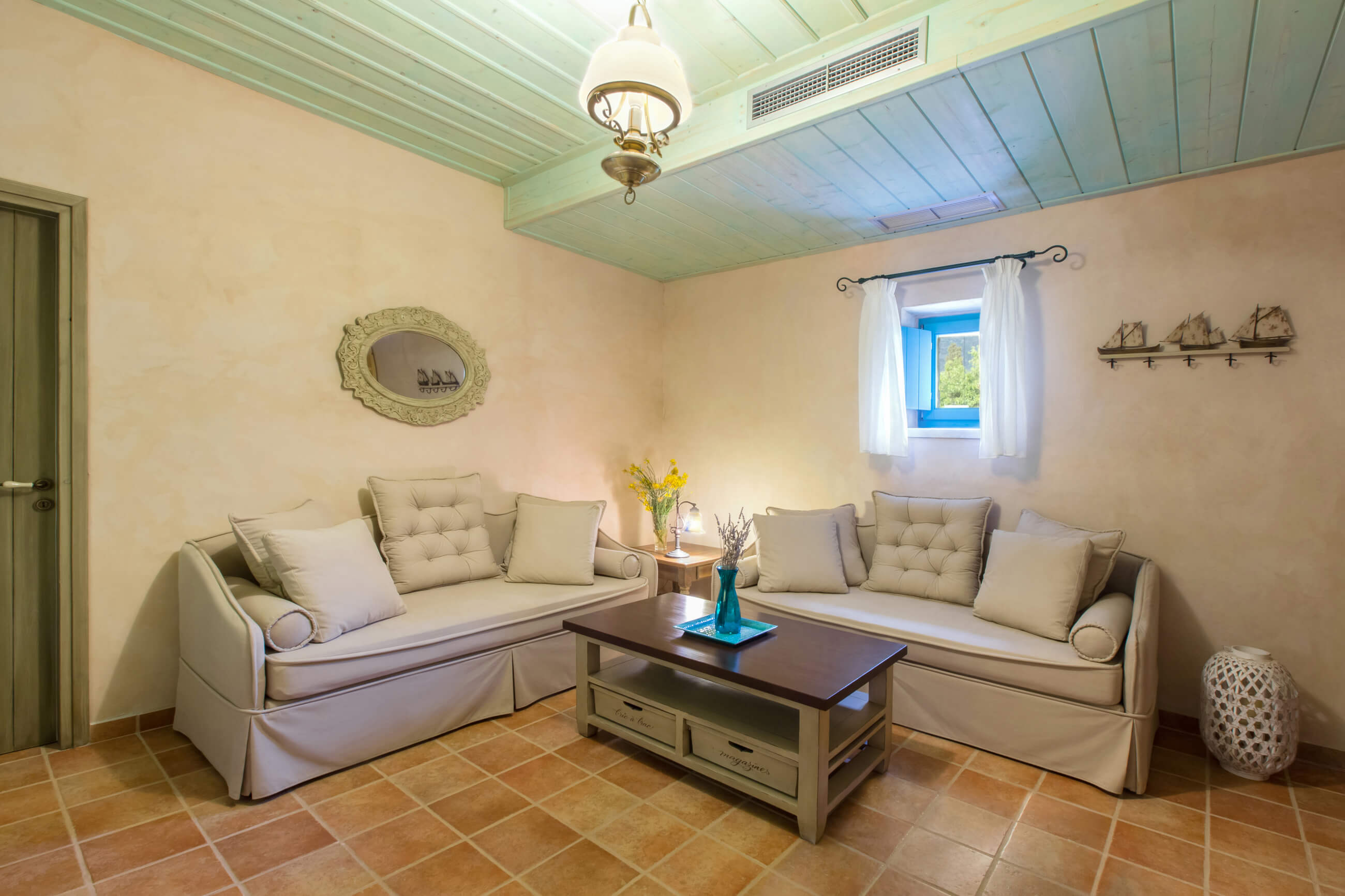 Two-Bedroom Apartment - Split Level with Fireplace and Sea View