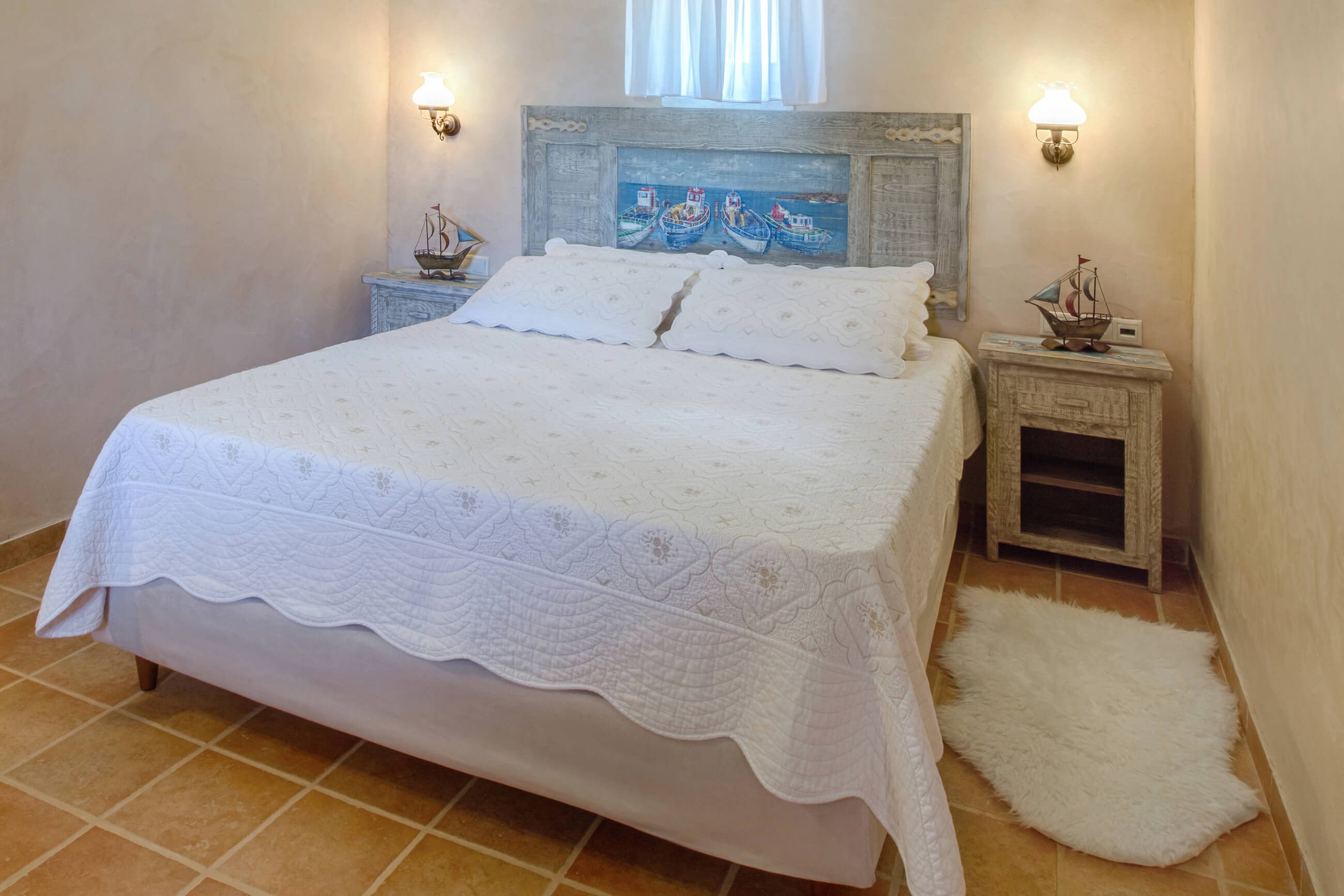 Two-Bedroom Apartment - Split Level with Fireplace and Sea View