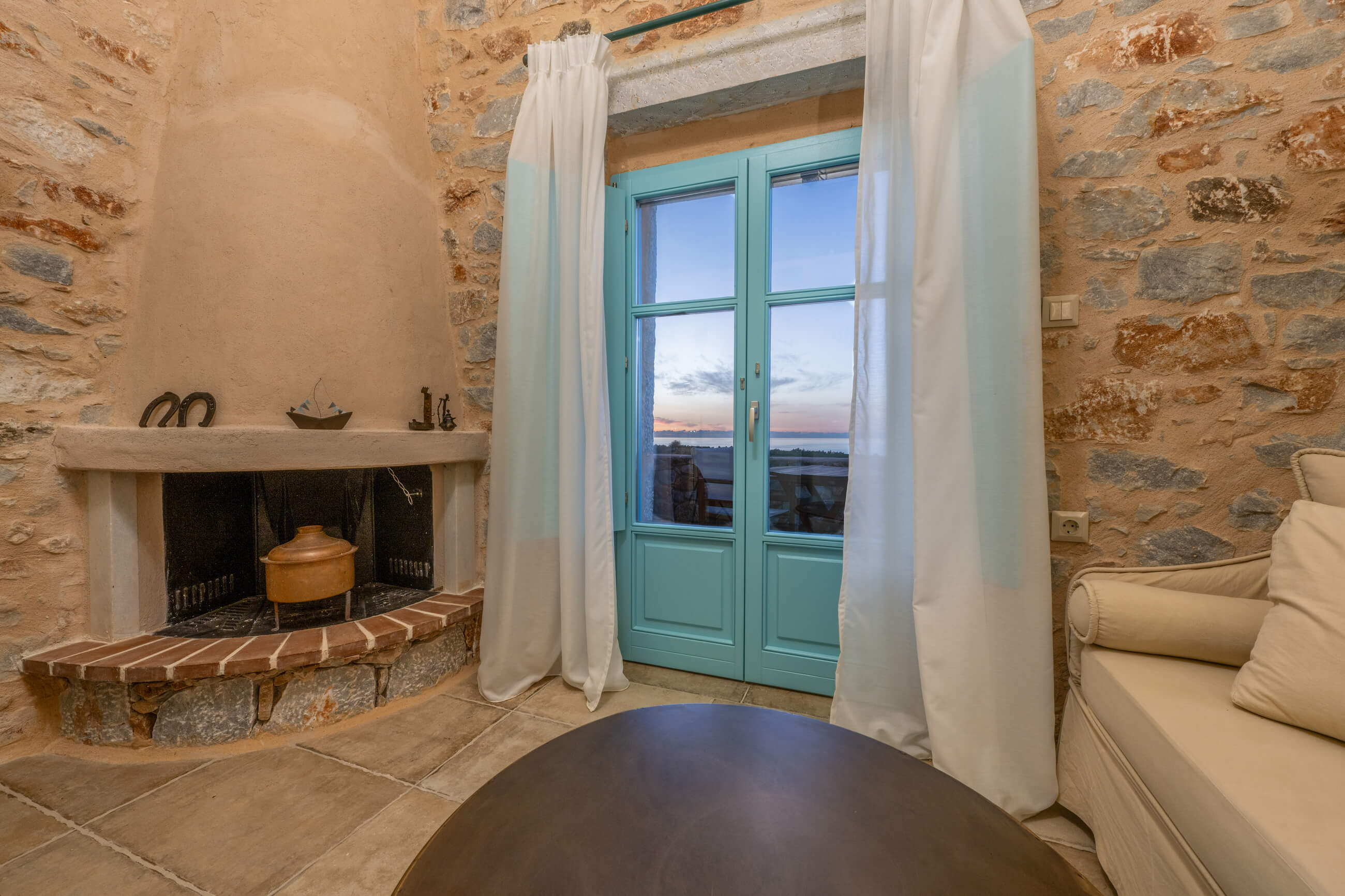 Studio with Fireplace and Sea View